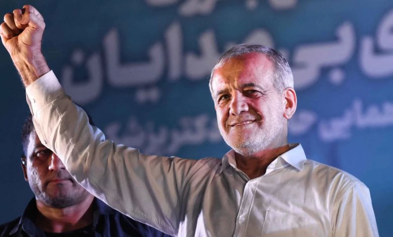 الرئيس الإيراني: الوحدة هي المفتاح لمواجهة الفتنة والضغوط الدولية